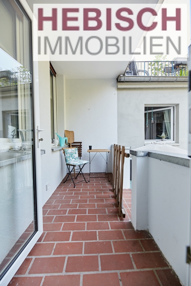 + GEMÜTLICHES ZUHAUSE MIT BALKON + + GEMÜTLICHES ZUHAUSE MIT BALKON +