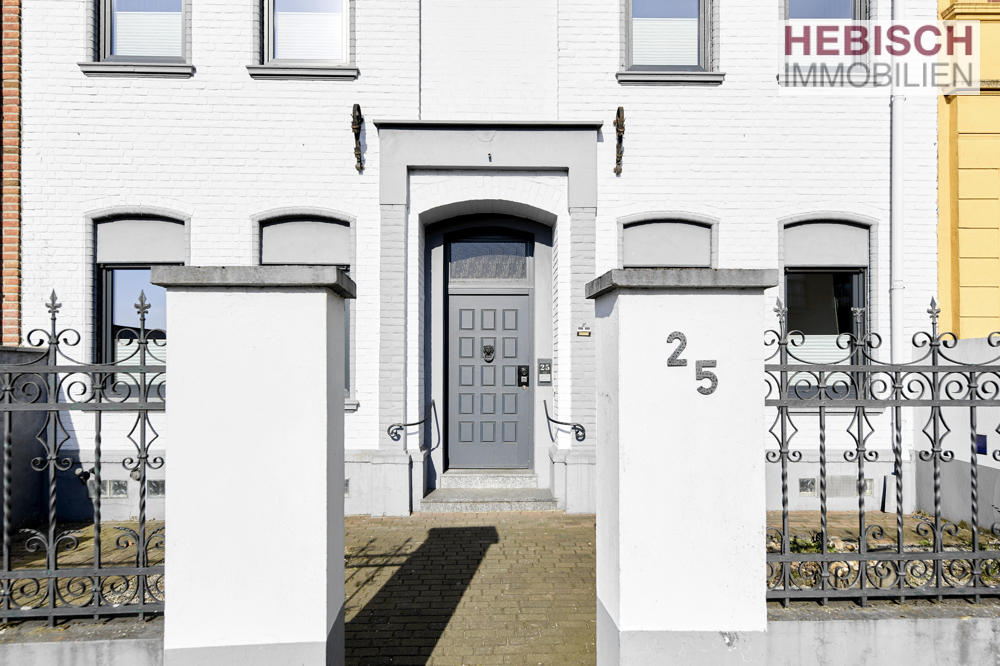 + VERKAUFT + HIER KÖNNEN SIE IHRE WOHNTRÄUME LEBEN + 1-2-FAMILIENHAUS + XL-STELLPLÄTZE +