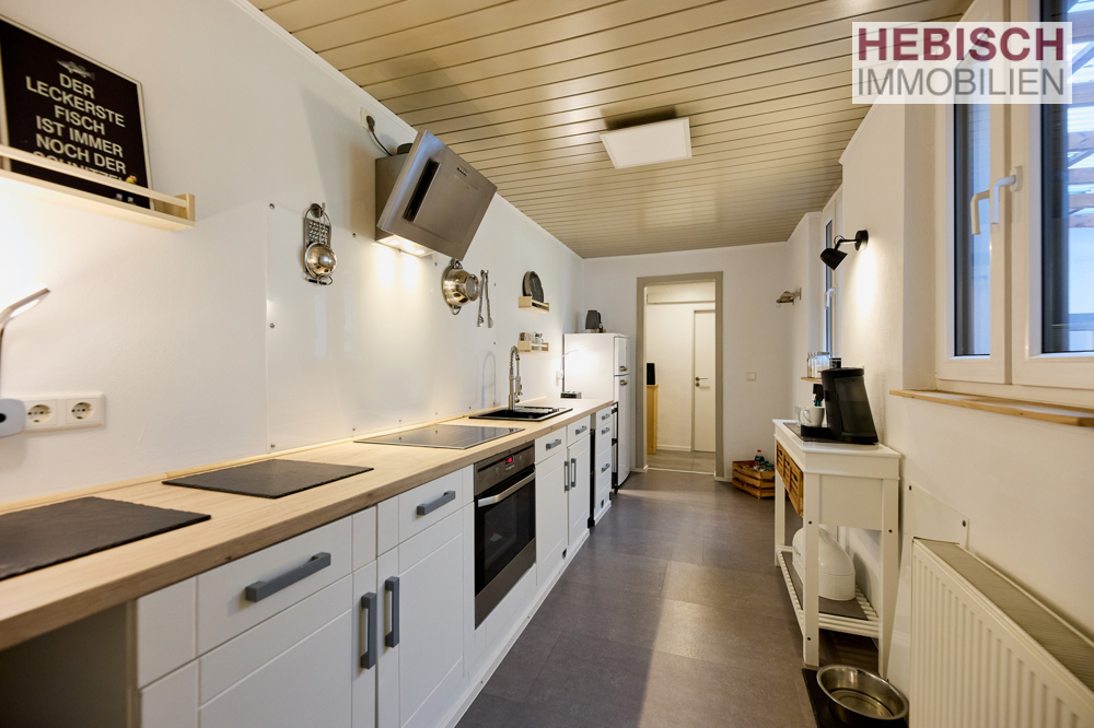 + VERKAUFT + HIER KÖNNEN SIE IHRE WOHNTRÄUME LEBEN + 1-2-FAMILIENHAUS + XL-STELLPLÄTZE +