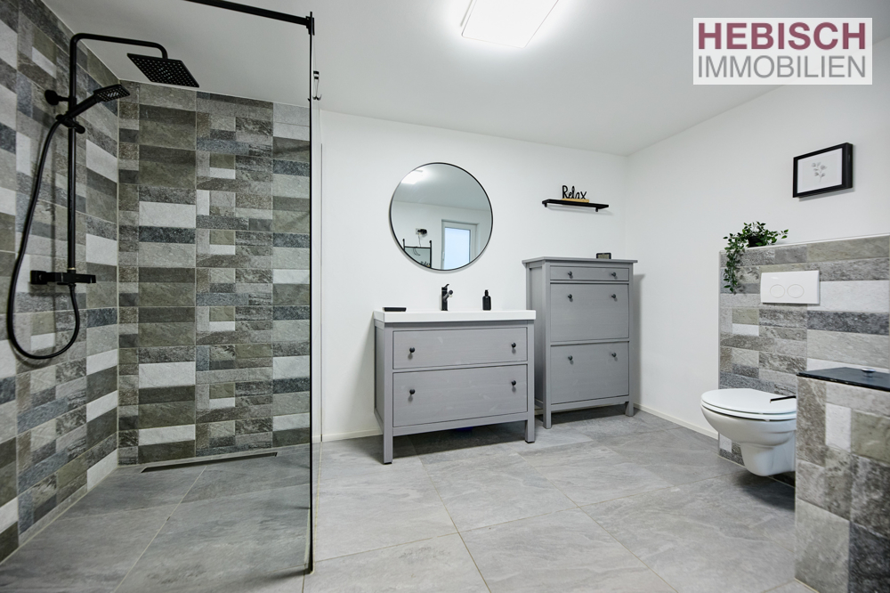 + VERKAUFT + HIER KÖNNEN SIE IHRE WOHNTRÄUME LEBEN + 1-2-FAMILIENHAUS + XL-STELLPLÄTZE +