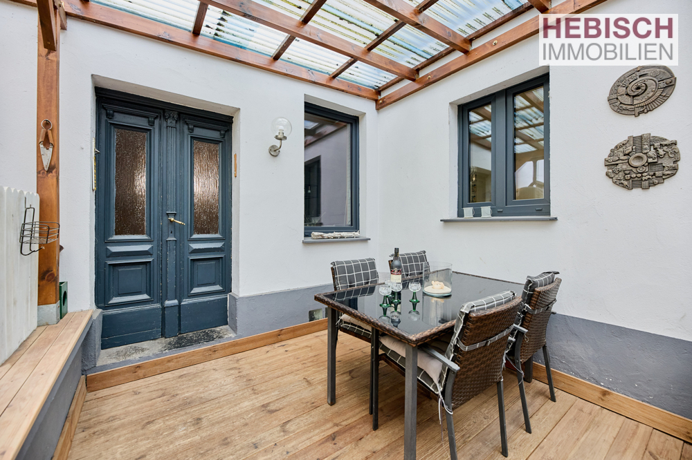 + VERKAUFT + HIER KÖNNEN SIE IHRE WOHNTRÄUME LEBEN + 1-2-FAMILIENHAUS + XL-STELLPLÄTZE +