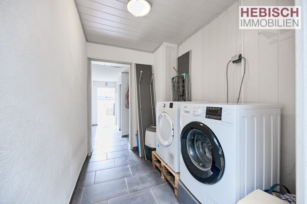 + VERKAUFT + HIER KÖNNEN SIE IHRE WOHNTRÄUME LEBEN + 1-2-FAMILIENHAUS + XL-STELLPLÄTZE +