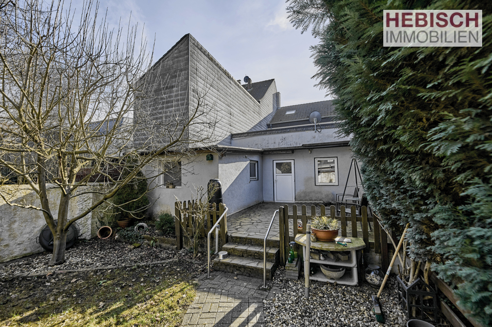 + VERKAUFT + HIER KÖNNEN SIE IHRE WOHNTRÄUME LEBEN + 1-2-FAMILIENHAUS + XL-STELLPLÄTZE +