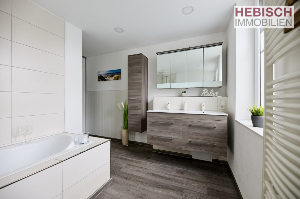 + VERKAUFT + HIER KÖNNEN SIE IHRE WOHNTRÄUME LEBEN + 1-2-FAMILIENHAUS + XL-STELLPLÄTZE +