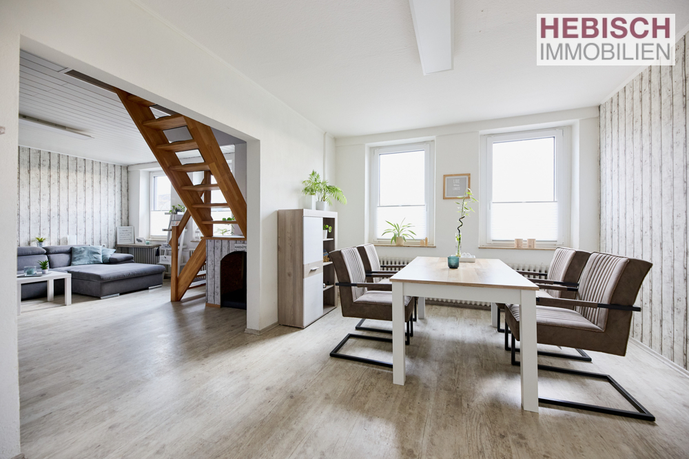 + VERKAUFT + HIER KÖNNEN SIE IHRE WOHNTRÄUME LEBEN + 1-2-FAMILIENHAUS + XL-STELLPLÄTZE +