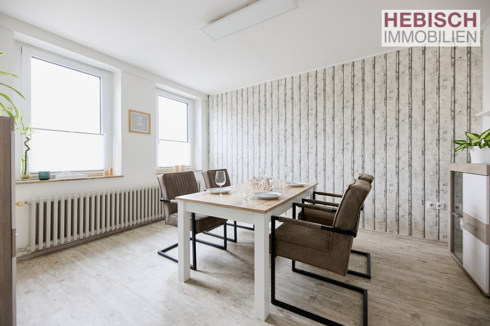 + VERKAUFT + HIER KÖNNEN SIE IHRE WOHNTRÄUME LEBEN + 1-2-FAMILIENHAUS + XL-STELLPLÄTZE +