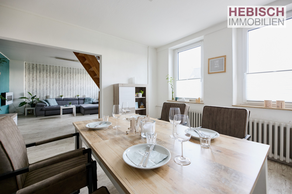 + VERKAUFT + HIER KÖNNEN SIE IHRE WOHNTRÄUME LEBEN + 1-2-FAMILIENHAUS + XL-STELLPLÄTZE +