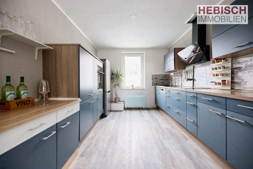 + VERKAUFT + HIER KÖNNEN SIE IHRE WOHNTRÄUME LEBEN + 1-2-FAMILIENHAUS + XL-STELLPLÄTZE +