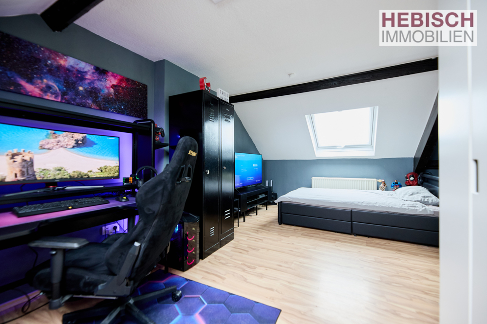 + VERKAUFT + HIER KÖNNEN SIE IHRE WOHNTRÄUME LEBEN + 1-2-FAMILIENHAUS + XL-STELLPLÄTZE +