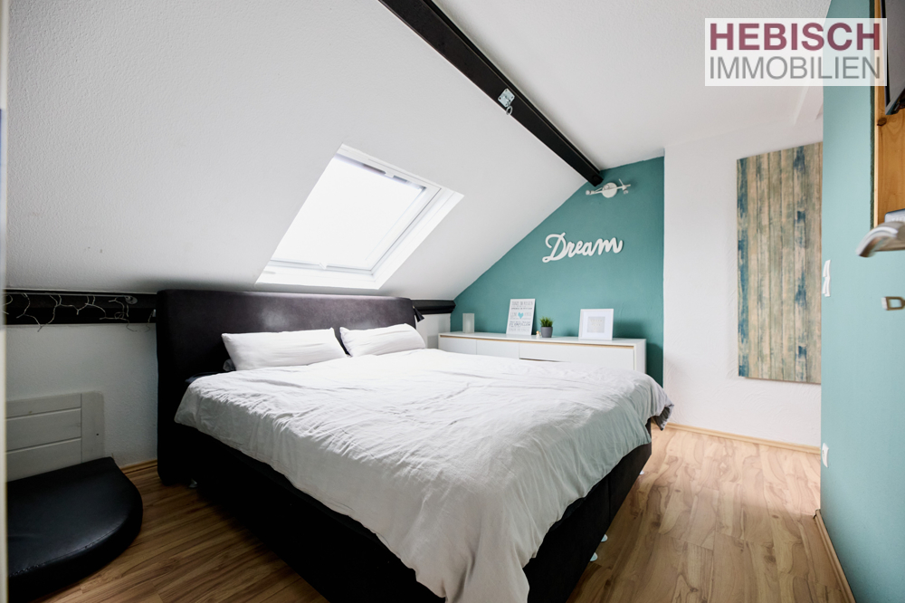 + VERKAUFT + HIER KÖNNEN SIE IHRE WOHNTRÄUME LEBEN + 1-2-FAMILIENHAUS + XL-STELLPLÄTZE +