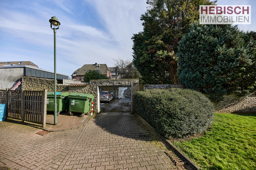 + VERKAUFT + HIER KÖNNEN SIE IHRE WOHNTRÄUME LEBEN + 1-2-FAMILIENHAUS + XL-STELLPLÄTZE +