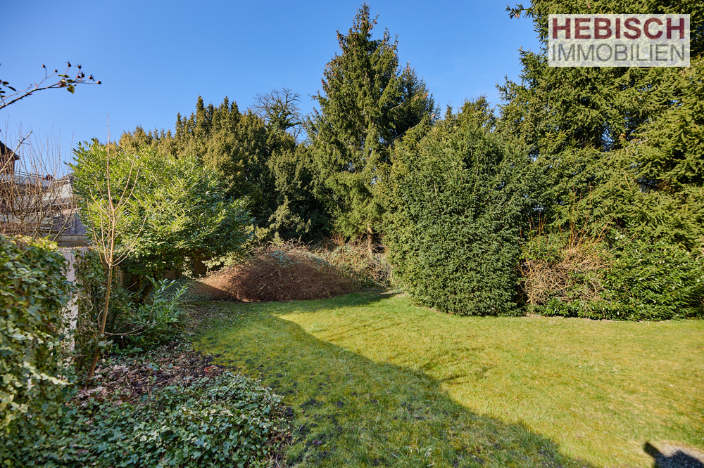 + VERKAUFT + BEZUGSFREIE DHH + NUTZBAR ALS EIN- ODER ZWEIFAMILIENHAUS + GROßE GARAGE +