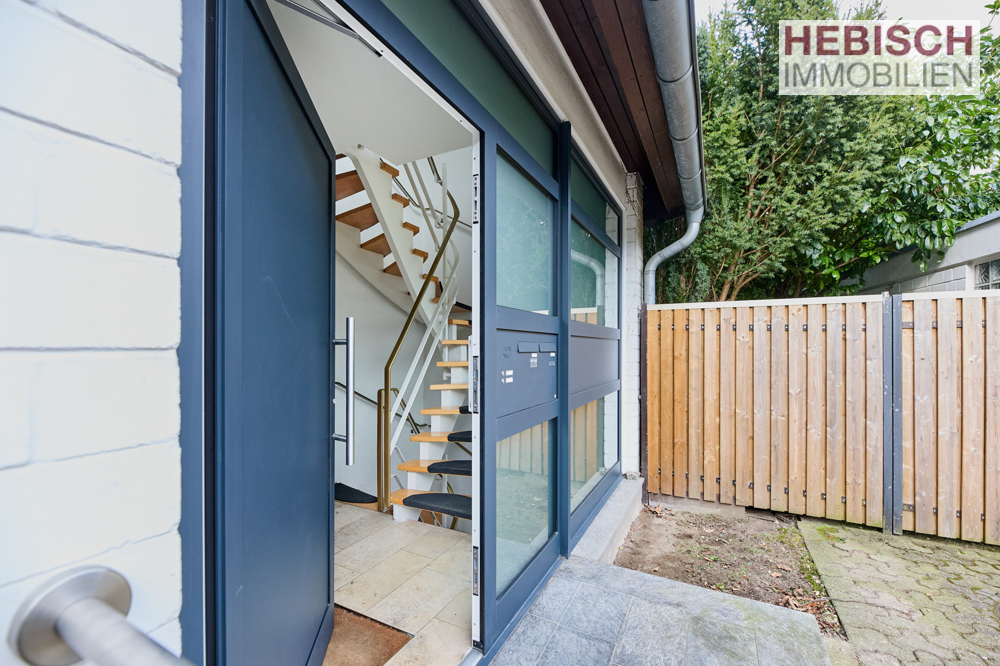 + VERKAUFT + BEZUGSFREIE DHH + NUTZBAR ALS EIN- ODER ZWEIFAMILIENHAUS + GROßE GARAGE +