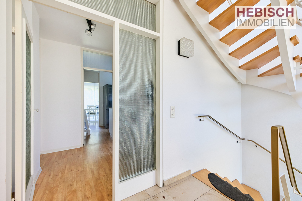 + VERKAUFT + BEZUGSFREIE DHH + NUTZBAR ALS EIN- ODER ZWEIFAMILIENHAUS + GROßE GARAGE +