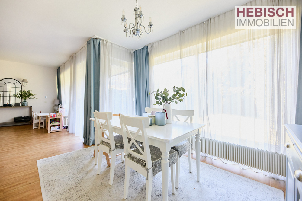 + VERKAUFT + BEZUGSFREIE DHH + NUTZBAR ALS EIN- ODER ZWEIFAMILIENHAUS + GROßE GARAGE +