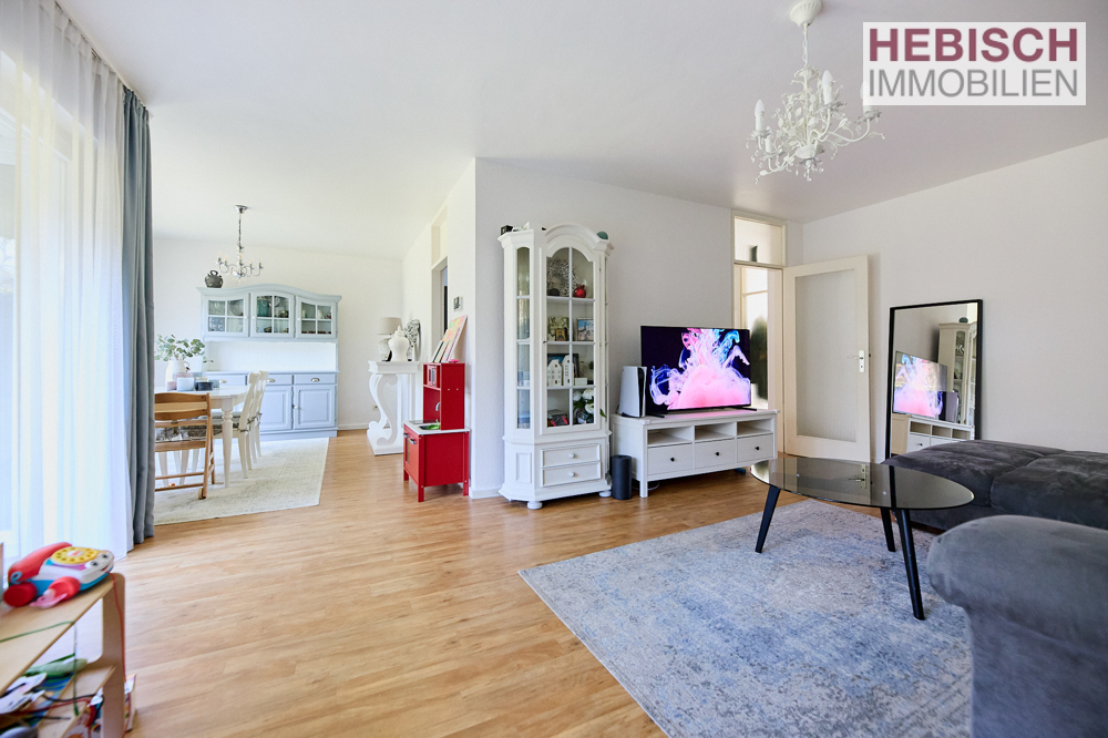 + VERKAUFT + BEZUGSFREIE DHH + NUTZBAR ALS EIN- ODER ZWEIFAMILIENHAUS + GROßE GARAGE +