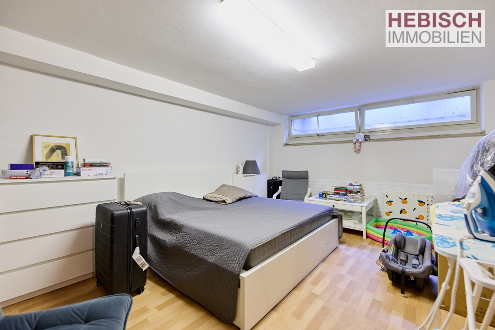 + VERKAUFT + BEZUGSFREIE DHH + NUTZBAR ALS EIN- ODER ZWEIFAMILIENHAUS + GROßE GARAGE +