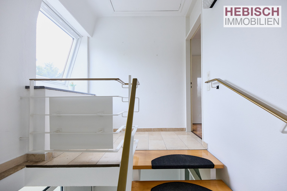 + VERKAUFT + BEZUGSFREIE DHH + NUTZBAR ALS EIN- ODER ZWEIFAMILIENHAUS + GROßE GARAGE +