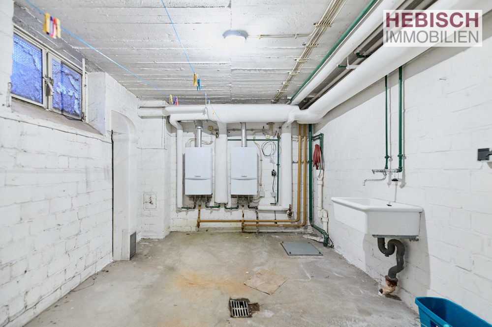 + VERKAUFT + BEZUGSFREIE DHH + NUTZBAR ALS EIN- ODER ZWEIFAMILIENHAUS + GROßE GARAGE +