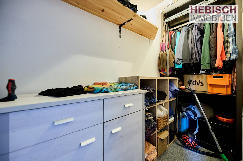 + KOMPAKTE DG-WOHNUNG + VERMIETET + + KOMPAKTE DG-WOHNUNG + VERMIETET +