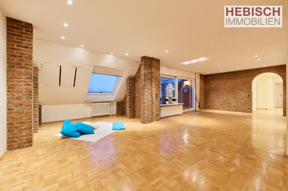 + VERKAUFT + SPANNENDES PENTHOUSE + TERRASSE/BALKON + KÄUFERPROVISIONSFREI +