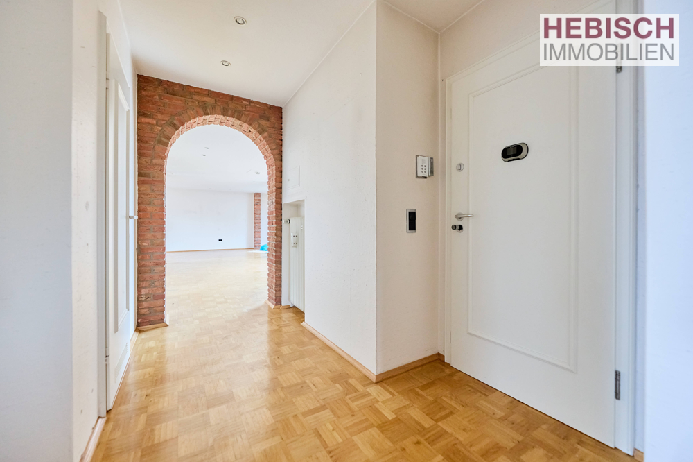 + VERKAUFT + SPANNENDES PENTHOUSE + TERRASSE/BALKON + KÄUFERPROVISIONSFREI +