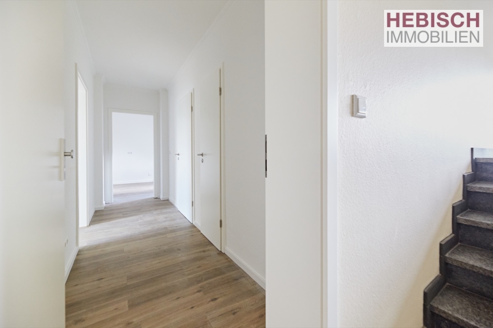 + GEMÜTLICHE DG-WOHNUNG + 2,5-ZIMMER + EINBAUKÜCHE + NORDBEZIRK +