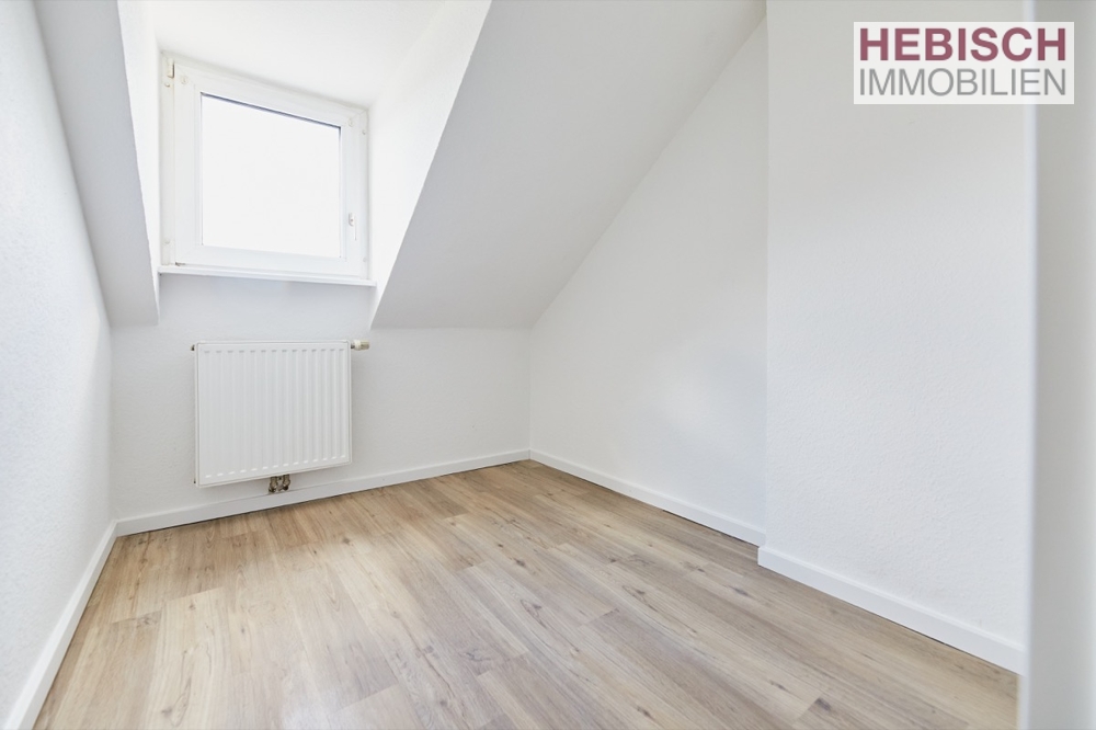 + GEMÜTLICHE DG-WOHNUNG + 2,5-ZIMMER + EINBAUKÜCHE + NORDBEZIRK +