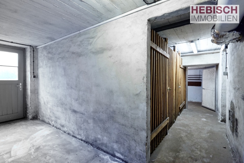 + GEMÜTLICHE DG-WOHNUNG + 2,5-ZIMMER + EINBAUKÜCHE + NORDBEZIRK +