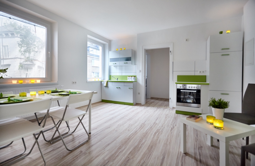 + KLEINES, PRAKTISCH GESCHNITTENES DOMIZIL +