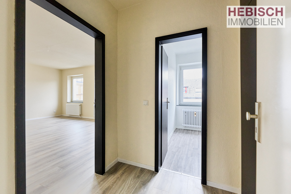 + FRISCH RENOVIERTES DOMIZIL + KREFELD-CITY +