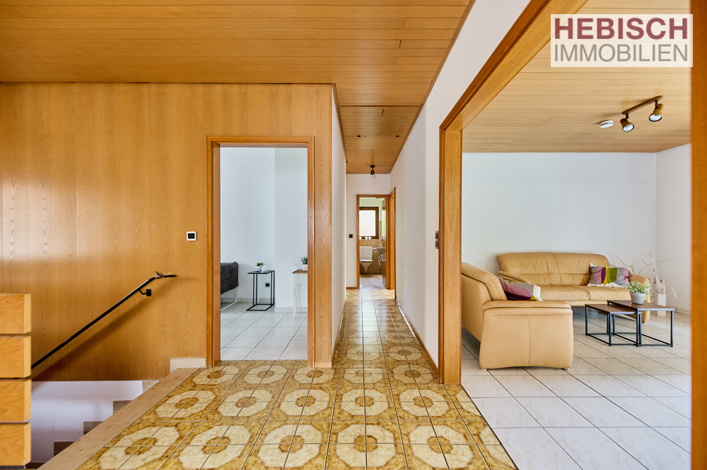 + GROßES GRUNDSTÜCK + TOP LAGE + HAUS MIT ARBEITSBEDARF +