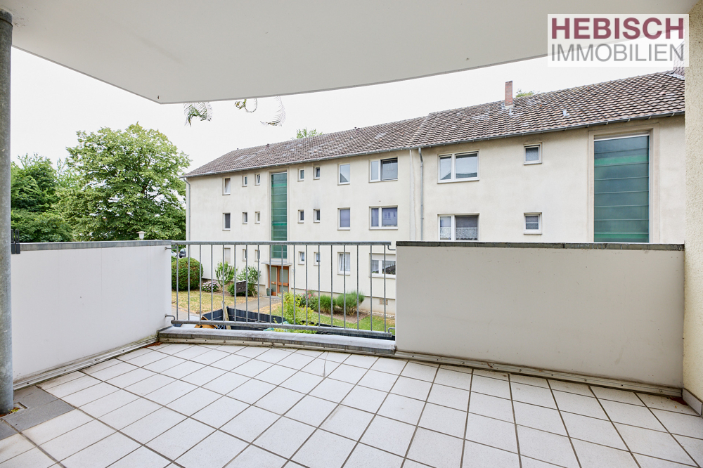 + WOHLFÜHLEN IN KREFELD-OPPUM + HELLE 3-ZIMMER-WOHNUNG MIT XL-BALKON UND TIEFGARAGEN-STELLPLATZ +