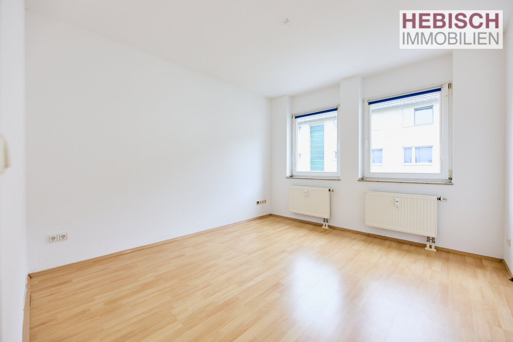 + WOHLFÜHLEN IN KREFELD-OPPUM + HELLE 3-ZIMMER-WOHNUNG MIT XL-BALKON UND TIEFGARAGEN-STELLPLATZ +
