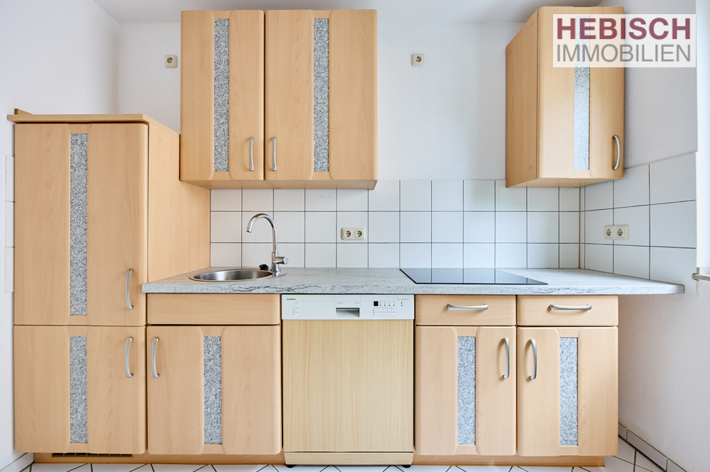 + WOHLFÜHLEN IN KREFELD-OPPUM + HELLE 3-ZIMMER-WOHNUNG MIT XL-BALKON UND TIEFGARAGEN-STELLPLATZ +