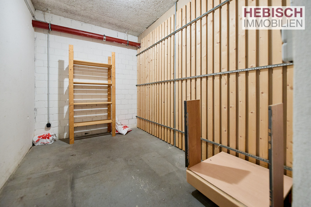 + WOHLFÜHLEN IN KREFELD-OPPUM + HELLE 3-ZIMMER-WOHNUNG MIT XL-BALKON UND TIEFGARAGEN-STELLPLATZ +