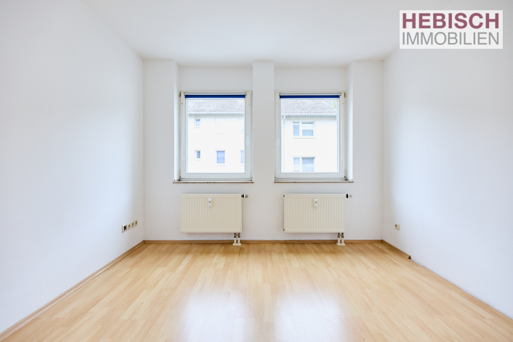 + WOHLFÜHLEN IN KREFELD-OPPUM + HELLE 3-ZIMMER-WOHNUNG MIT XL-BALKON UND TIEFGARAGEN-STELLPLATZ +