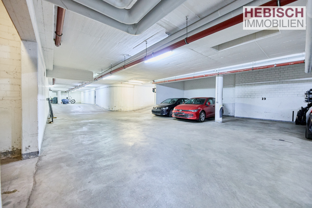 + WOHLFÜHLEN IN KREFELD-OPPUM + HELLE 3-ZIMMER-WOHNUNG MIT XL-BALKON UND TIEFGARAGEN-STELLPLATZ +