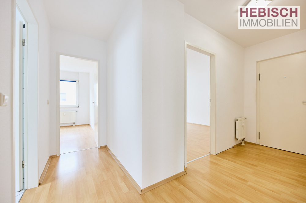 + SOLIDE KAPITALANLAGE I+ LICHTDURCHFLUTETE 3-ZIMMER-WOHNUNG + BALKON + TG-STELLPLATZ + KR-OPPUM +