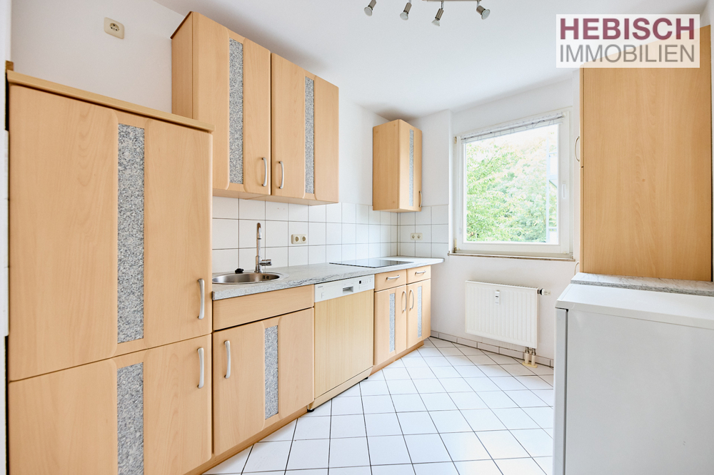 + SOLIDE KAPITALANLAGE I+ LICHTDURCHFLUTETE 3-ZIMMER-WOHNUNG + BALKON + TG-STELLPLATZ + KR-OPPUM +