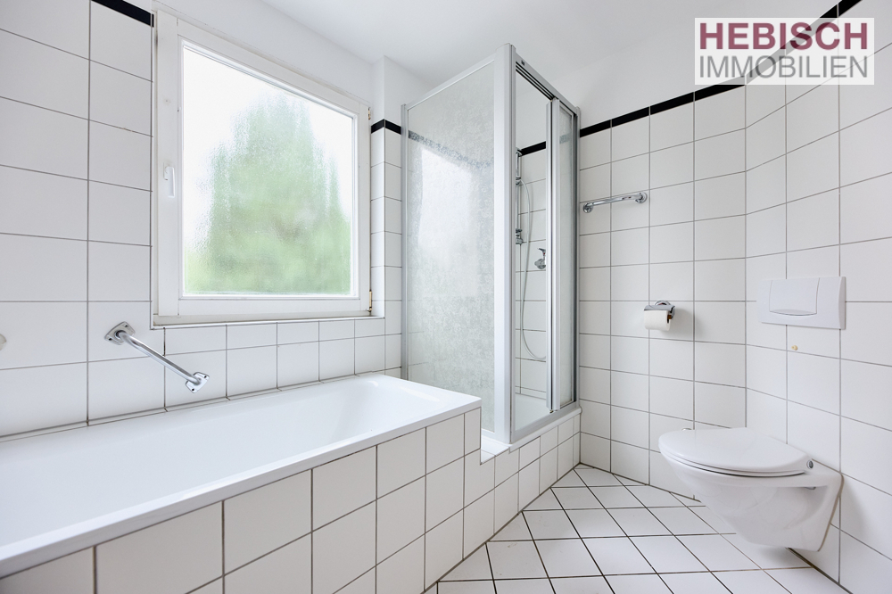 + SOLIDE KAPITALANLAGE I+ LICHTDURCHFLUTETE 3-ZIMMER-WOHNUNG + BALKON + TG-STELLPLATZ + KR-OPPUM +