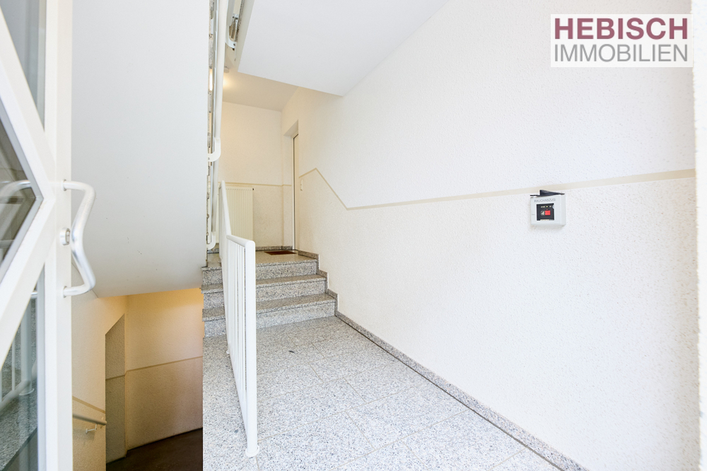 + SOLIDE KAPITALANLAGE I+ LICHTDURCHFLUTETE 3-ZIMMER-WOHNUNG + BALKON + TG-STELLPLATZ + KR-OPPUM +