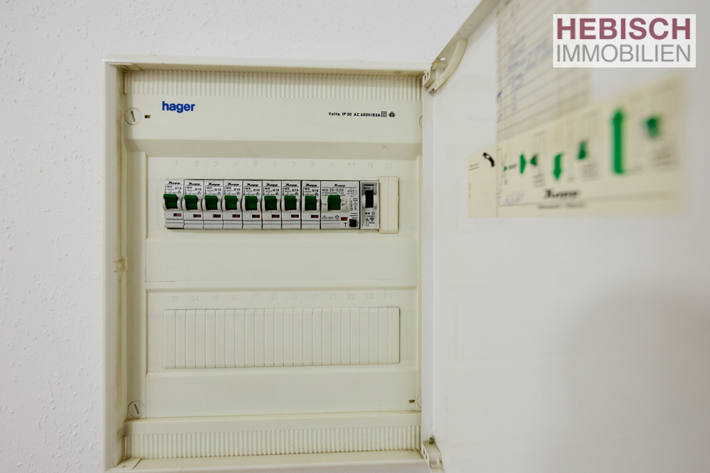 + SOLIDE KAPITALANLAGE I+ LICHTDURCHFLUTETE 3-ZIMMER-WOHNUNG + BALKON + TG-STELLPLATZ + KR-OPPUM +