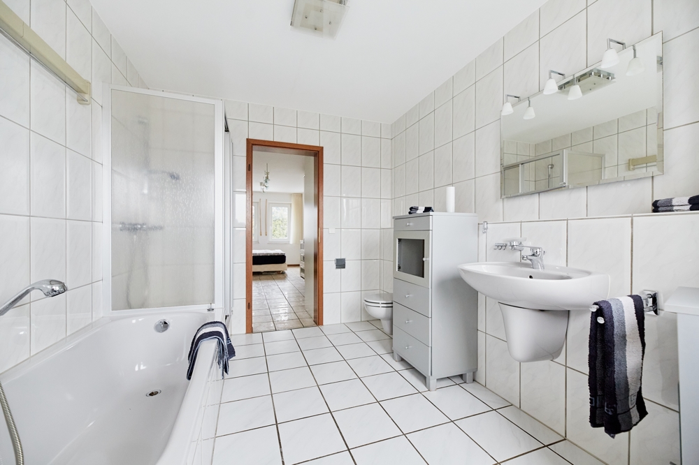 + XXL-TERRASSE + XXL -WOHN-ESSZIMMER +
 1 GARAGE  INKL. +  2.GARAGE OPTIONAL +