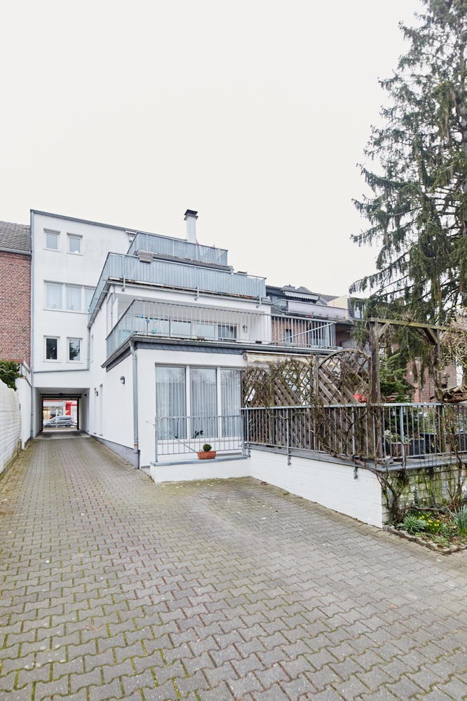 + XXL-TERRASSE + XXL -WOHN-ESSZIMMER +
 1 GARAGE  INKL. +  2.GARAGE OPTIONAL +
