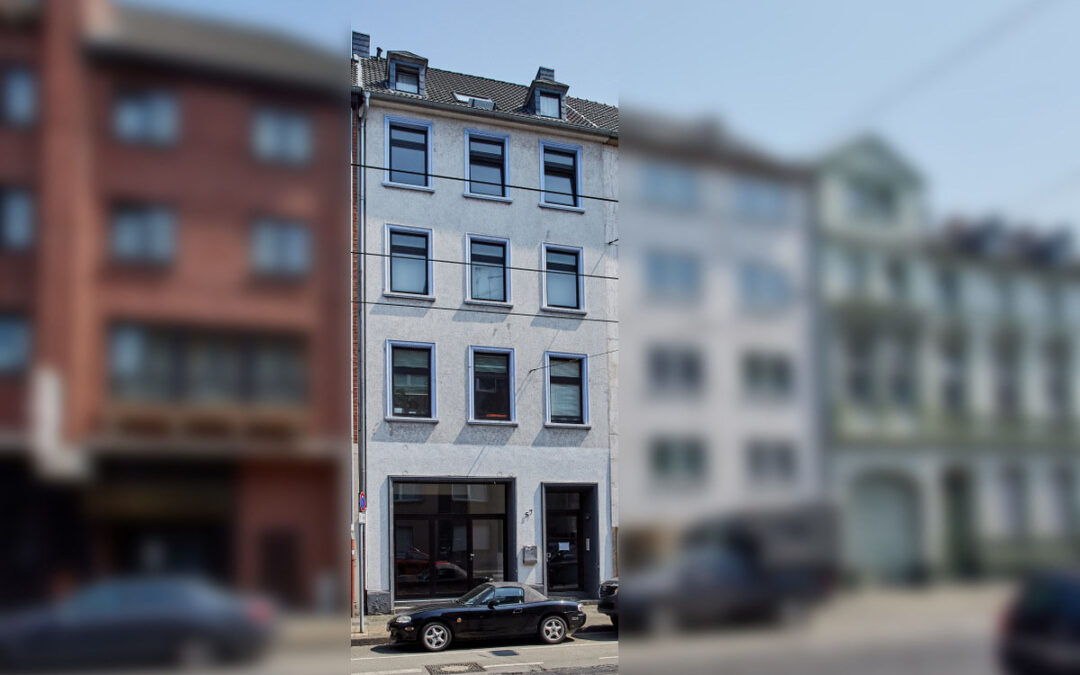 + Verkauft: Mehrgenerationenhaus mit Arbeitsbedarf + Garten +