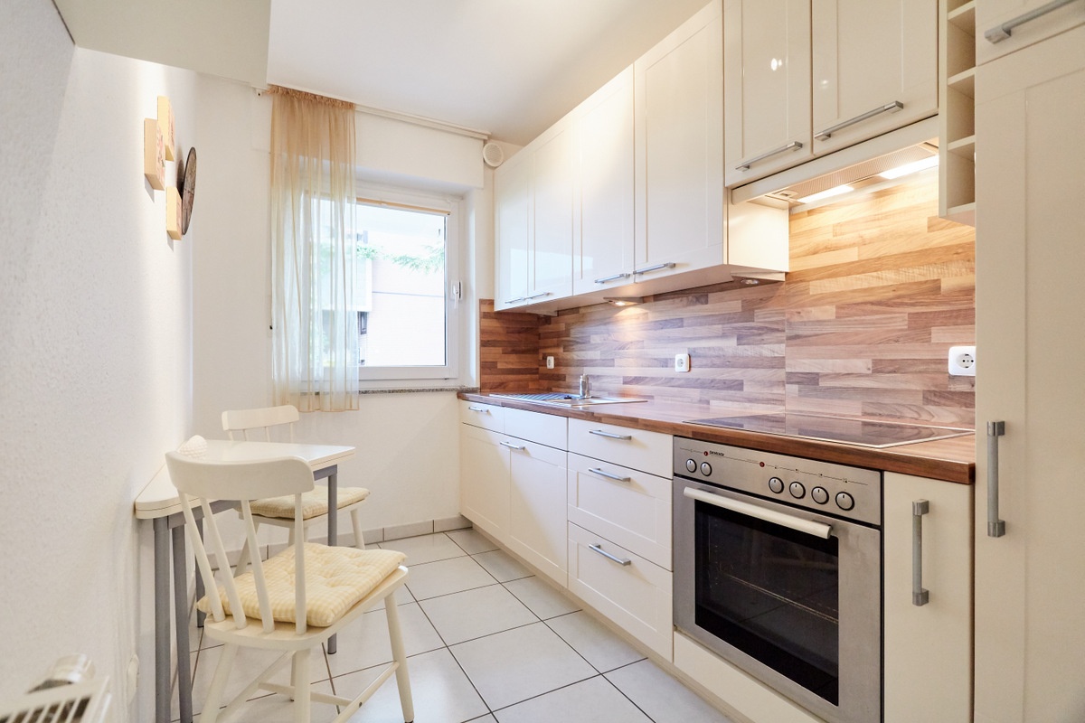 + Die Essecke in der Küche + - HEBISCH IMMOBILIEN