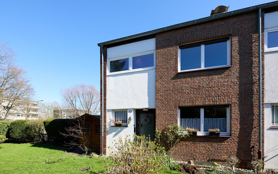 + Neu zum Verkauf: Schönes Reihenendhaus + Krefeld – Dyklage +