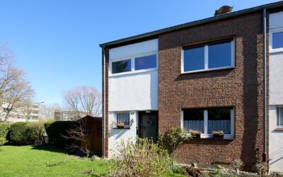 + Neu zum Verkauf: Schönes Reihenendhaus + Krefeld – Dyklage +
