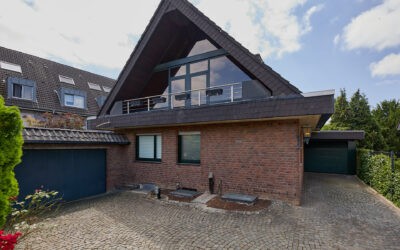 + Neu zum Verkauf: Charme sucht Visionär + Viel Raum für Neues im begehrten Krefeld-Traar +